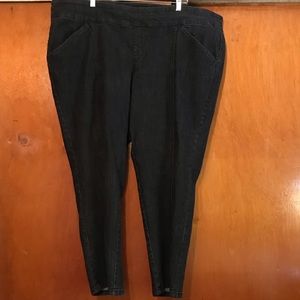 D&CO Petite Pull-On Jeans